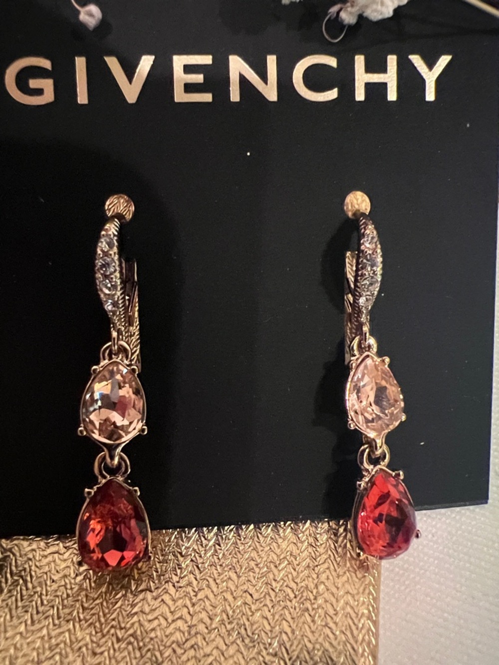 NEW Authentic Givenchy Gold
Teardrops earrings - Picture 10 of 10